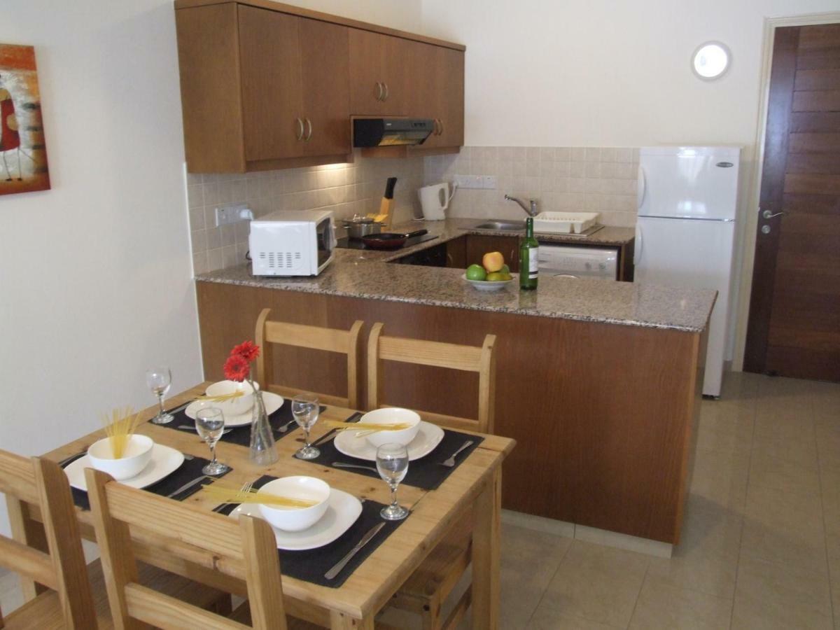 2 Bedroom Poolside Apartment E9 Peyia Exterior foto