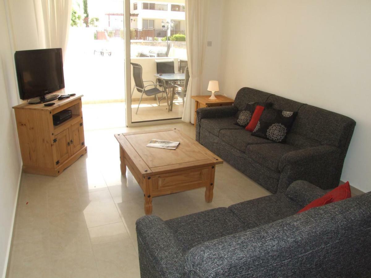 2 Bedroom Poolside Apartment E9 Peyia Exterior foto